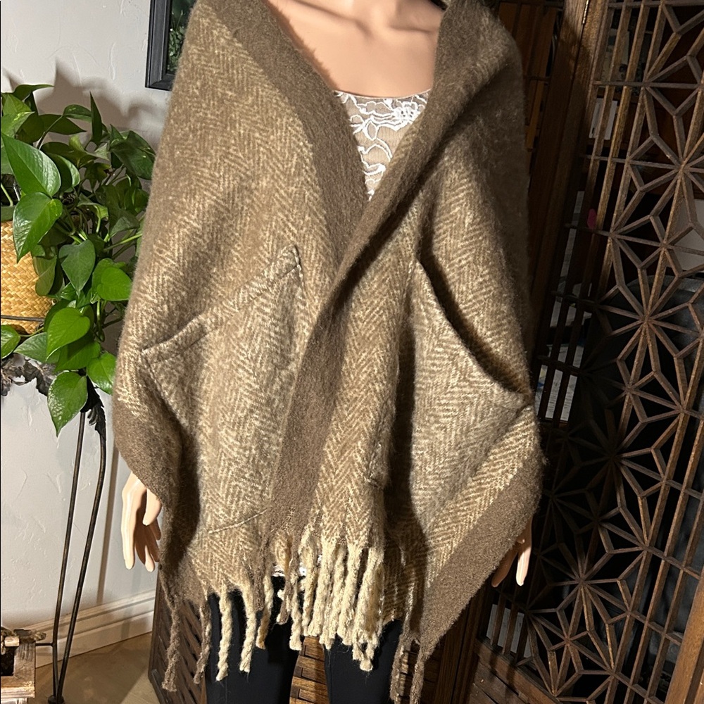 HOBBY LOBBY SCARF WRAP WITH POCKETS OS